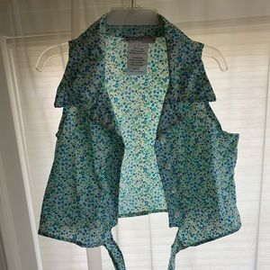 🌼Simply Basic Button Up Flower Shirt Size 7